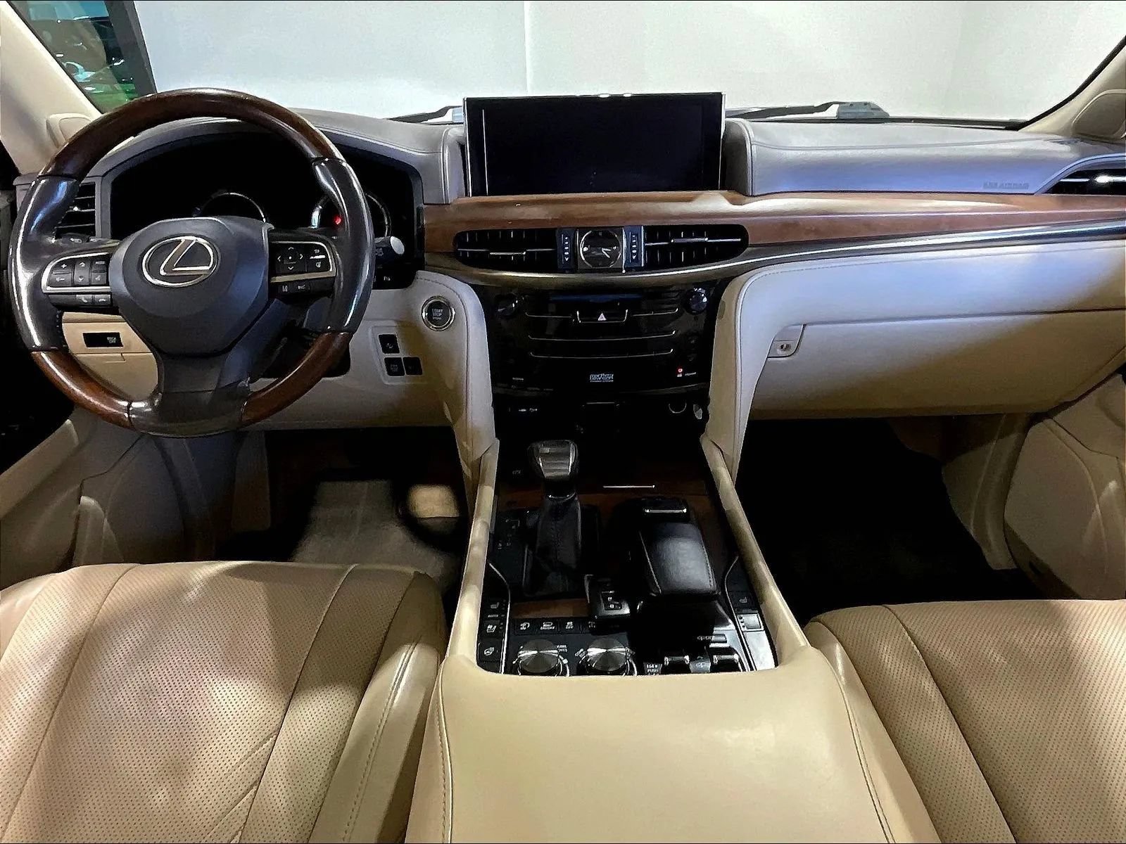 Used 2017 Lexus LX 570 4WD w/ Luxury Package image 2