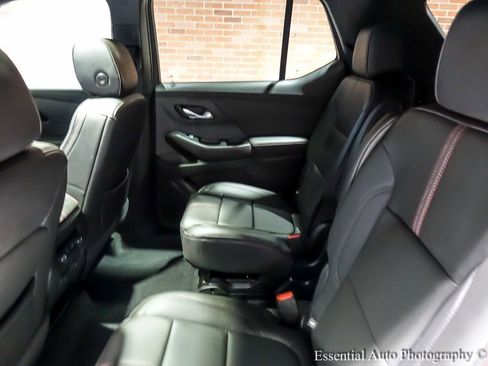 Used 2022 Chevrolet Traverse RS image 18
