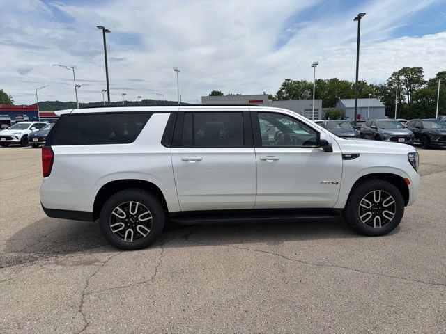 Used 2023 GMC Yukon XL AT4 w/ Technology Package AWD/4WD image 11