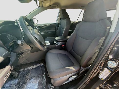 Used 2025 Toyota RAV4 LE AWD/4WD image 13