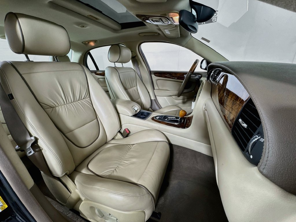 Used 2005 Jaguar XJ8 RWD image 29