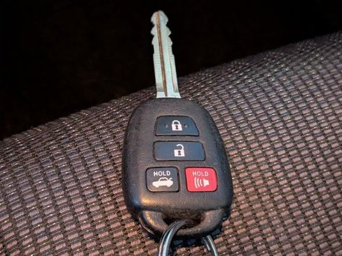 Used 2018 Toyota Corolla SE FWD image 28