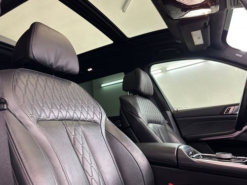 Certified 2025 BMW X7 M60i AWD/4WD image 31