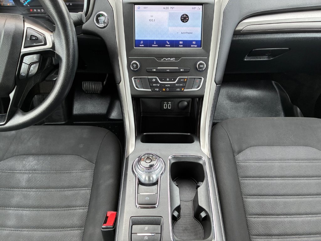 Used 2020 Ford Fusion SE FWD image 25