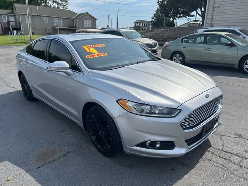 Used 2014 Ford Fusion SE w/ Equipment Group 202A FWD image 4