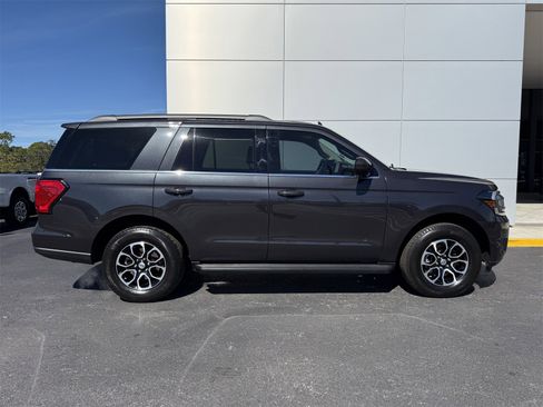 Certified 2024 Ford Expedition XLT image 2