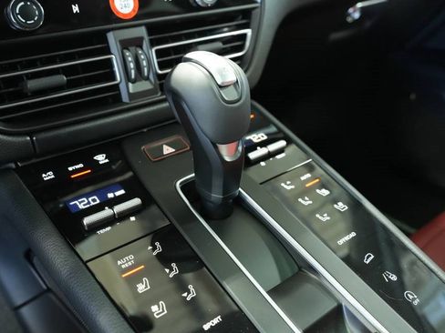 New 2026 Porsche Macan image 23