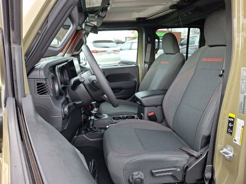 Used 2025 Jeep Wrangler Unlimited Rubicon image 13