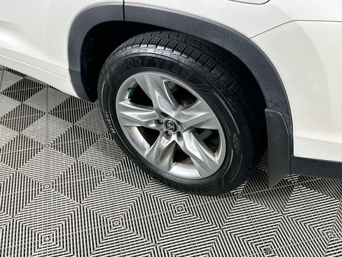 Used 2019 Toyota Highlander Limited AWD/4WD image 40