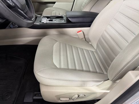 Used 2019 Ford Fusion SE FWD image 10