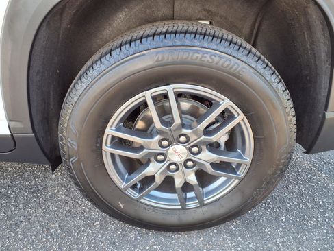 Used 2025 GMC Acadia Elevation image 22