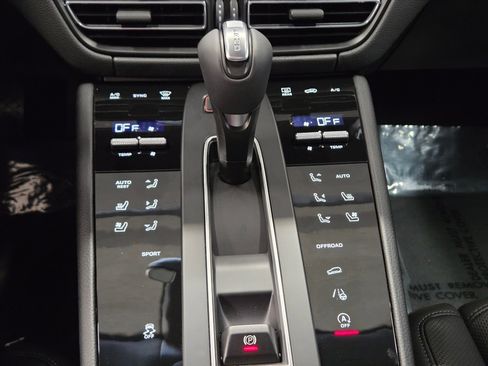 New 2026 Porsche Macan Base image 23