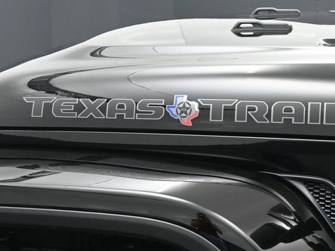 New 2025 Jeep Gladiator Sport image 13