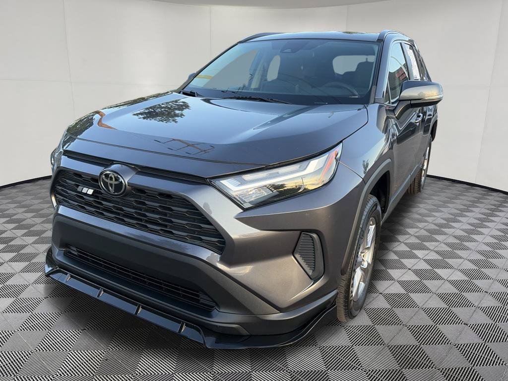 Used 2022 Toyota RAV4 XLE AWD/4WD image 3