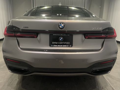 Certified 2022 BMW 750i xDrive 750i xDrive w/ Luxury Rear Seating Package image 5