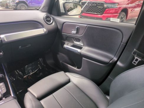 Used 2023 Mercedes-Benz EQB 300 4MATIC image 19