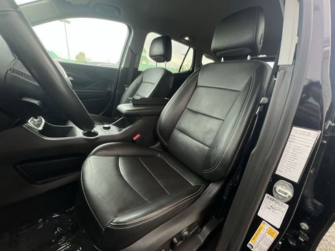 Used 2024 GMC Terrain SLT image 21