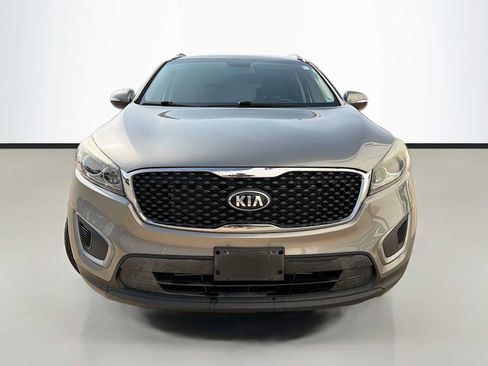 Used 2016 Kia Sorento AWD w/ LX Convenience Package image 2