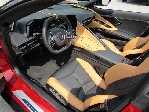 Used 2024 Chevrolet Corvette Stingray Preferred Conv w/ Stealth Interior Trim Package RWD image 10