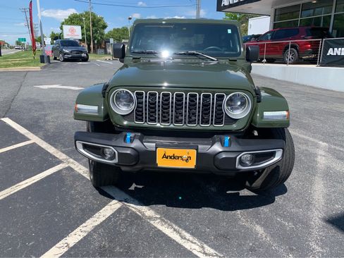 Used 2024 Jeep Wrangler Unlimited Sahara AWD/4WD image 2