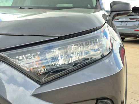 Used 2022 Toyota RAV4 LE AWD/4WD image 10