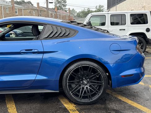 Used 2017 Ford Mustang Coupe RWD image 3