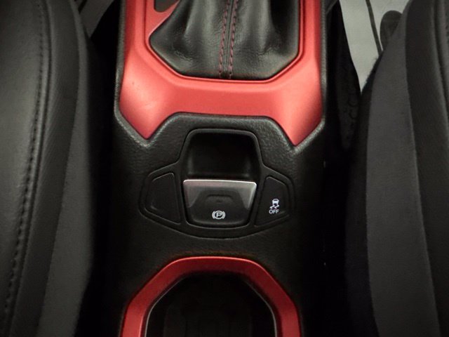 Used 2016 Jeep Renegade Trailhawk w/ Premium Trailhawk Package AWD/4WD image 16