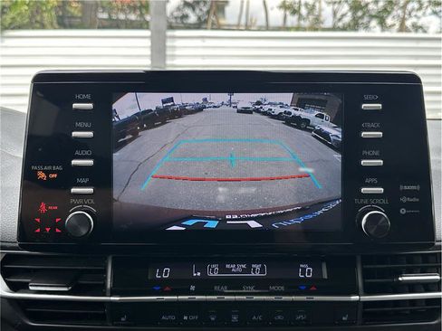 Used 2021 Toyota Sienna XLE AWD/4WD image 23