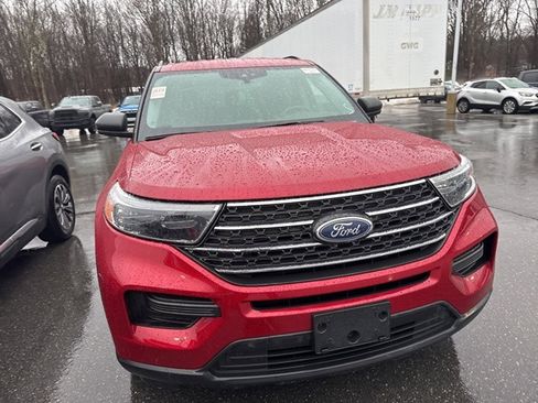 Certified 2023 Ford Explorer XLT image 3