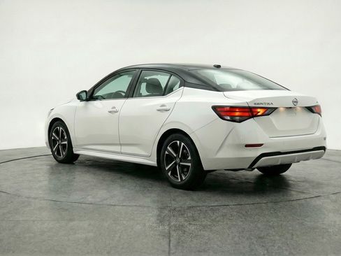 Used 2025 Nissan Sentra SV FWD image 5