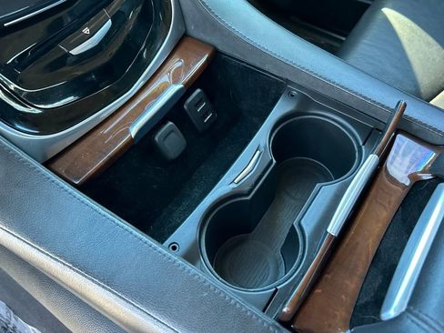 Used 2019 Cadillac Escalade ESV Luxury image 15