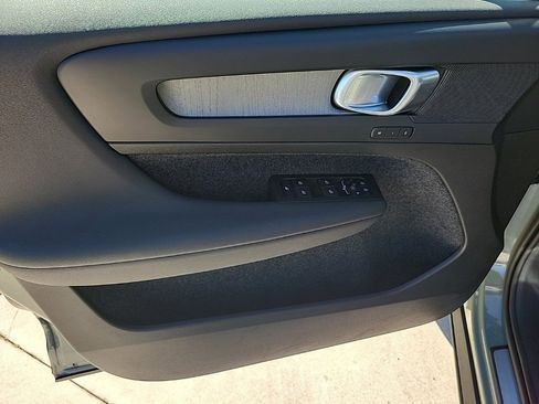 Used 2025 Volvo XC40 B5 Core image 15