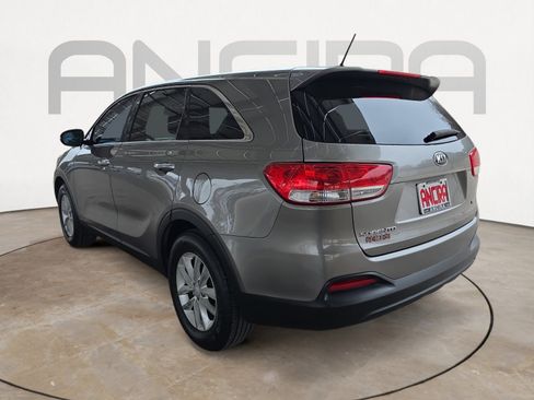 Used 2017 Kia Sorento L image 6