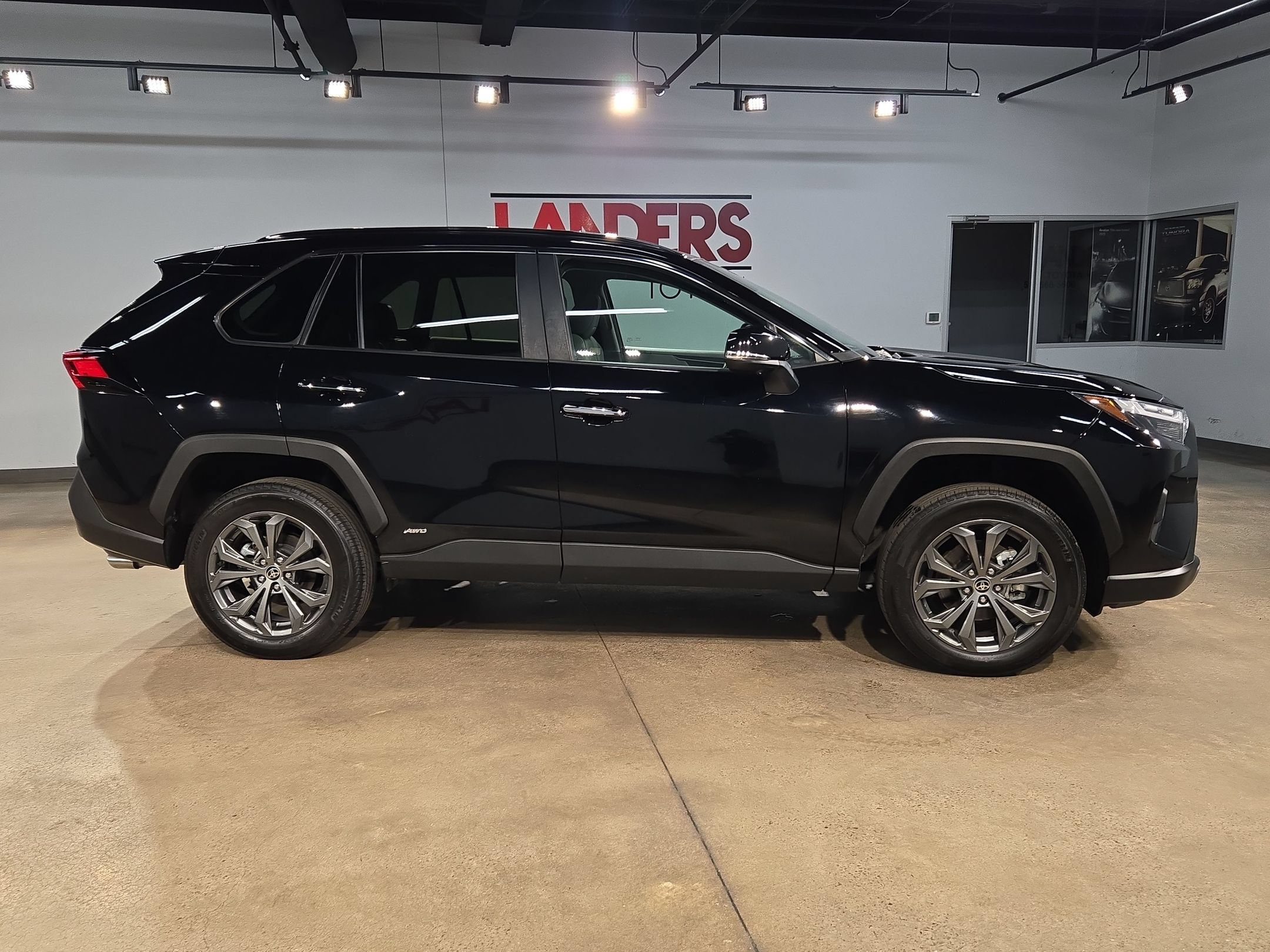 Used 2024 Toyota RAV4 Limited w/ Advanced Technology Package AWD/4WD image 8