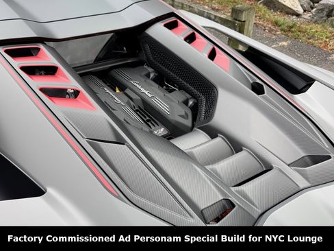 Used 2024 Lamborghini Revuelto image 24