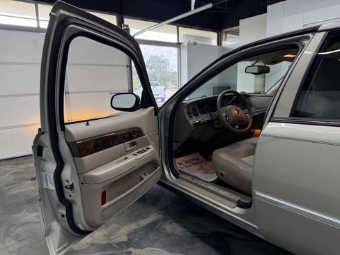 Used 2004 Mercury Grand Marquis LS RWD image 9