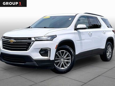 Used 2023 Chevrolet Traverse LT FWD image 1