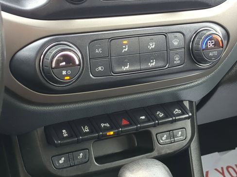 Used 2022 Chevrolet Colorado Z71 w/ Safety Package image 25