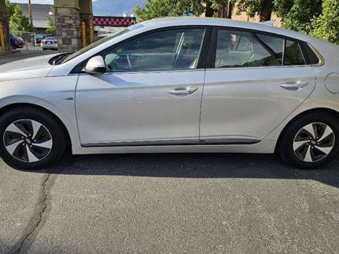 Used 2017 Hyundai Ioniq SEL FWD image 8