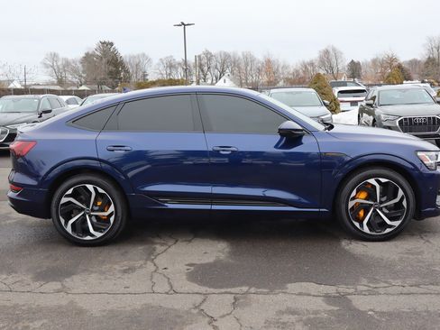 Used 2022 Audi e-tron Premium Plus w/ Premium Plus Package image 4