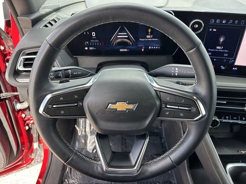 Used 2025 Chevrolet Traverse LT image 31