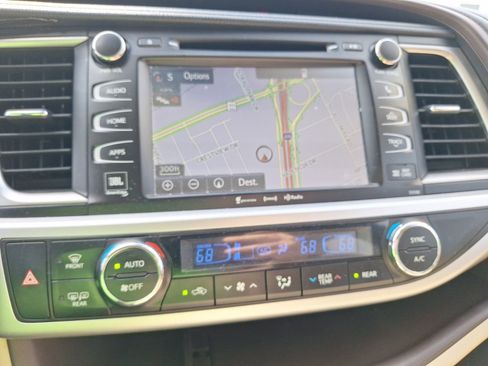 Used 2018 Toyota Highlander Limited Platinum image 28