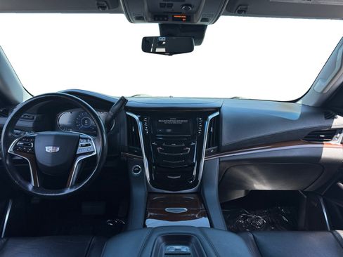 Used 2019 Cadillac Escalade Luxury AWD/4WD image 10