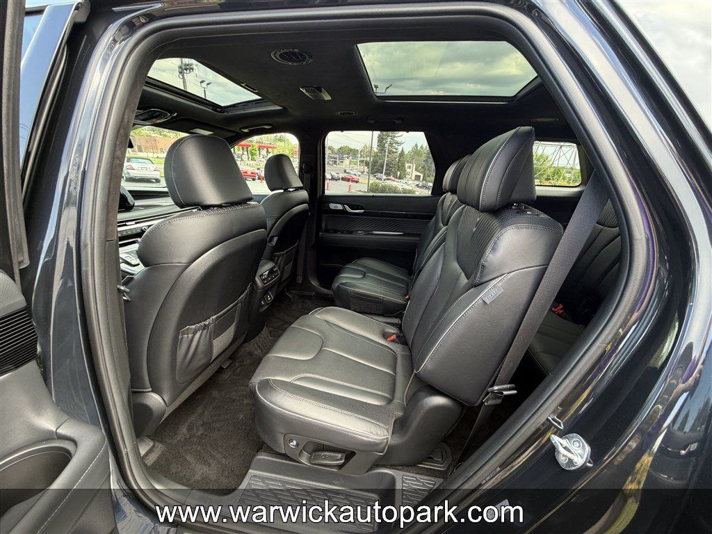 Used 2023 Hyundai Palisade Calligraphy w/ Winter Package FWD image 10