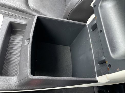 Used 2023 Kia Carnival LX image 34