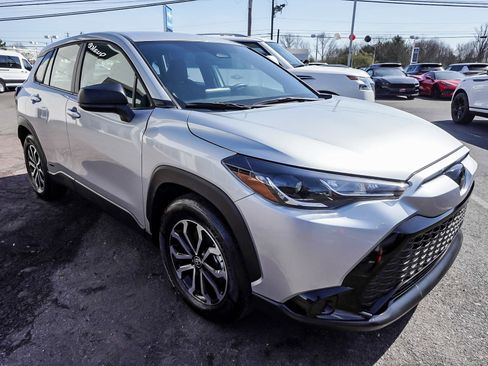 Used 2024 Toyota Corolla Cross AWD Hybrid image 3