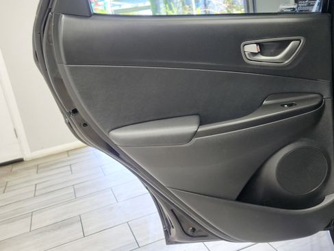 Used 2021 Hyundai Kona Limited FWD image 12