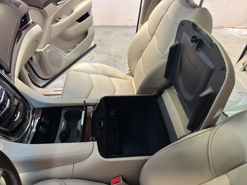 Used 2017 Cadillac Escalade ESV Premium Luxury AWD/4WD image 19