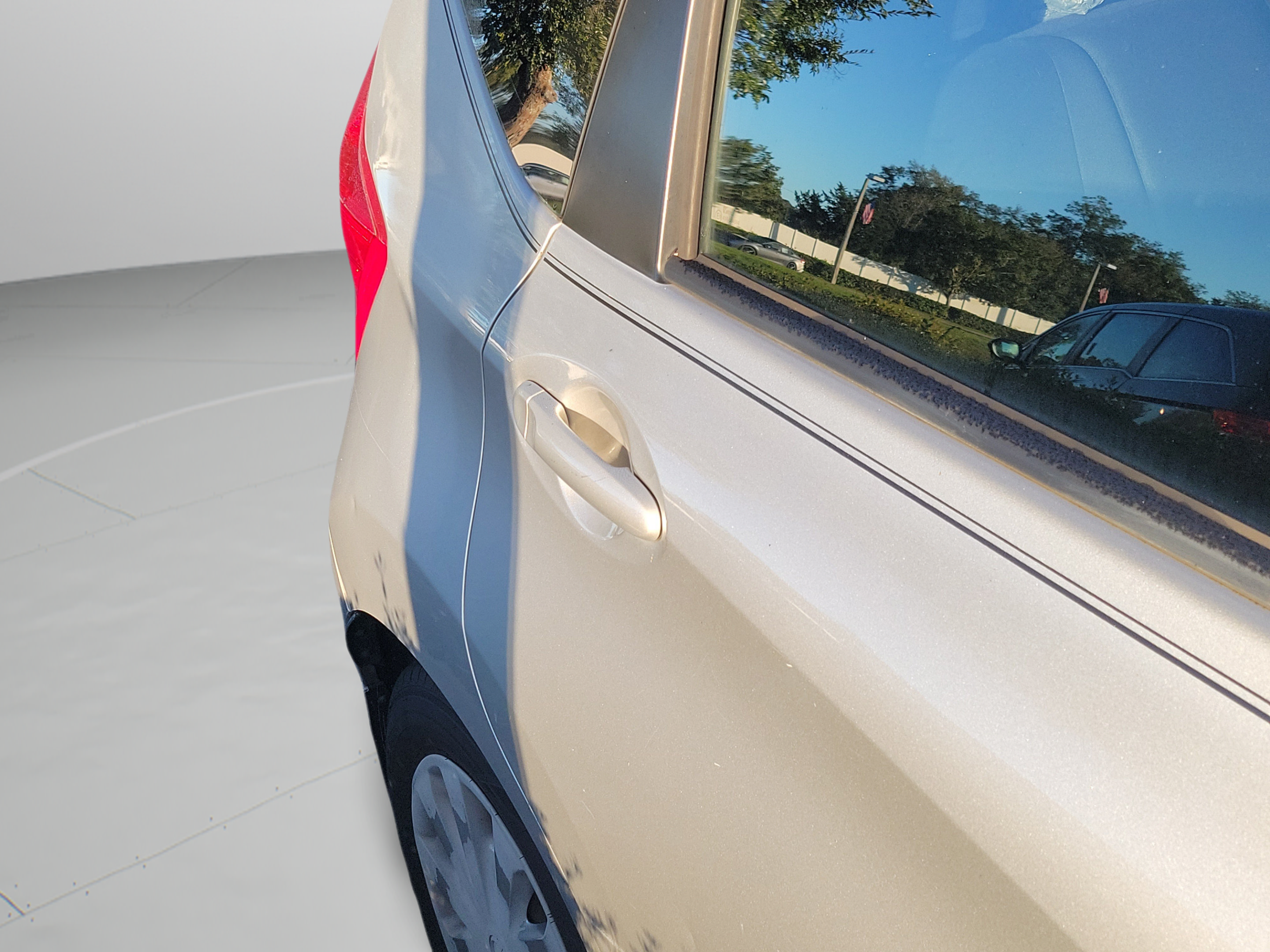 Used 2015 Nissan Versa Note SV FWD image 17