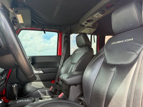 Used 2015 Jeep Wrangler Unlimited Rubicon w/ Connectivity Group AWD/4WD image 3